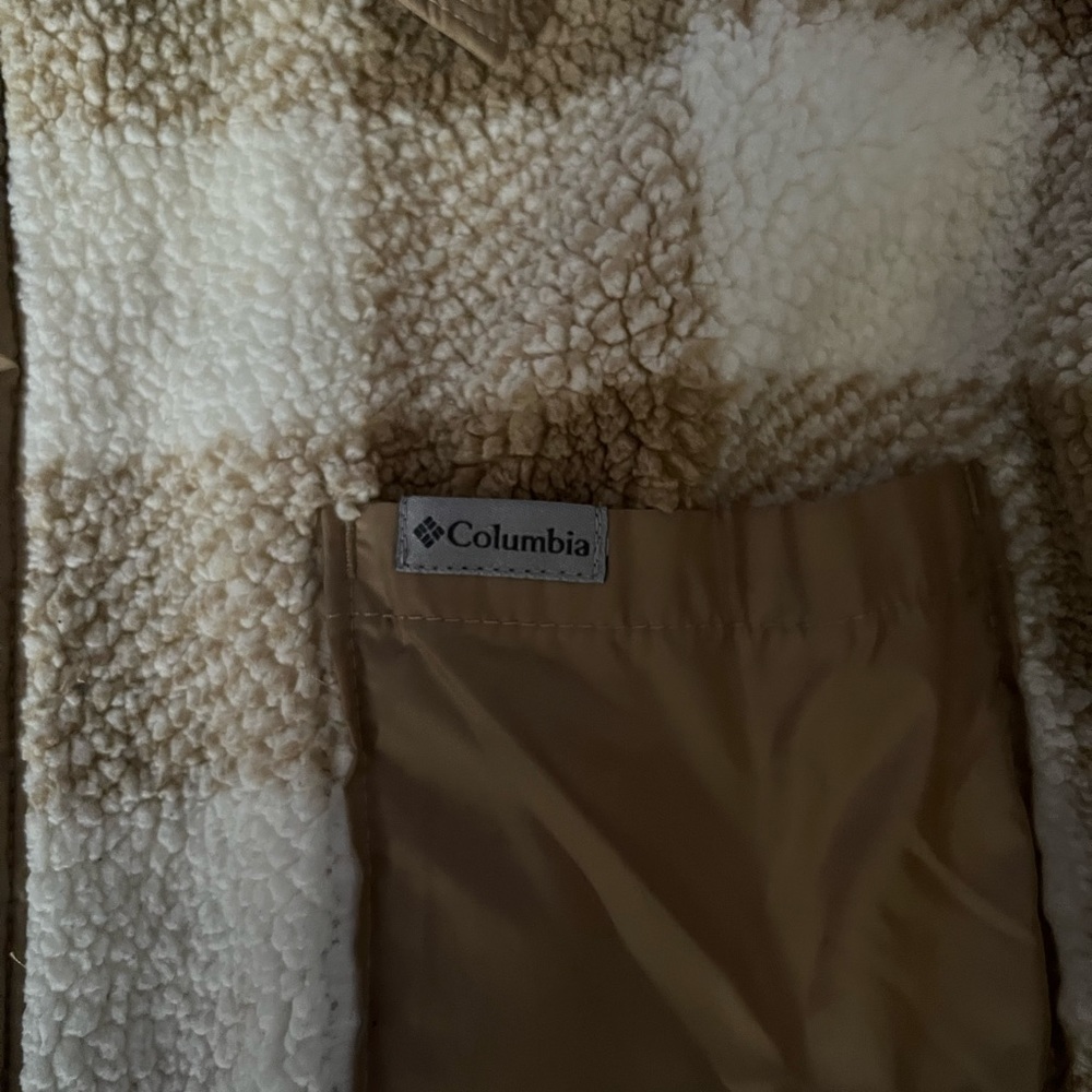 Comfy Button Up Jacket Perfect For Winter! - image 2